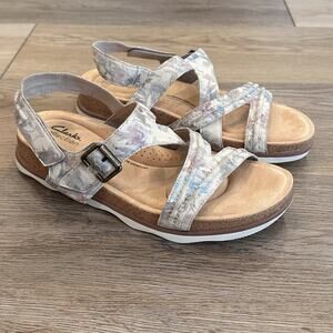 Clarks Brynn Step Womens 9.5 Sandals Floral Summer Comfort Walking EUC